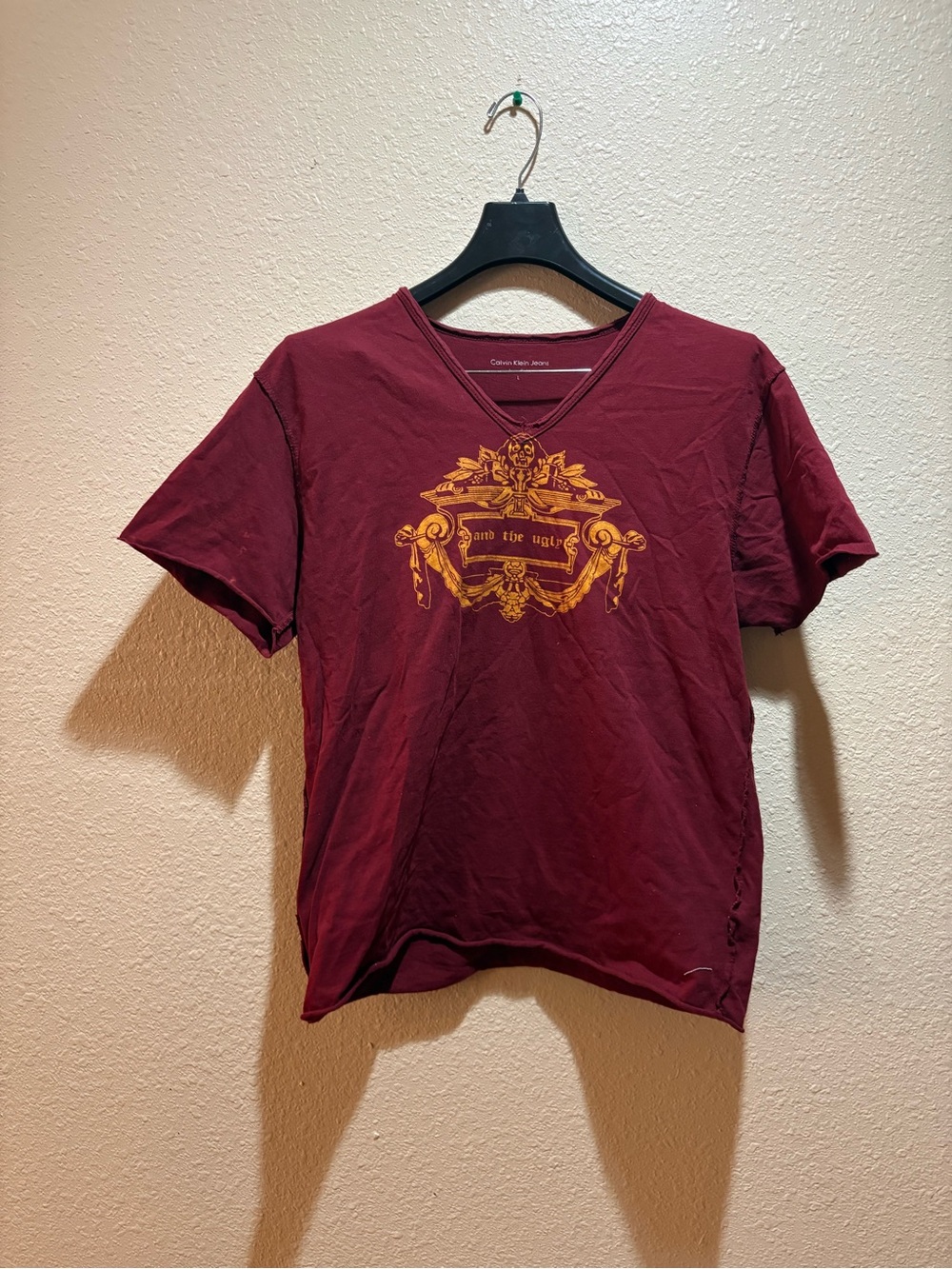 Calvin Klein Jeans Men's V-Neck Graphic Tee in Burgundy with Gold Crest